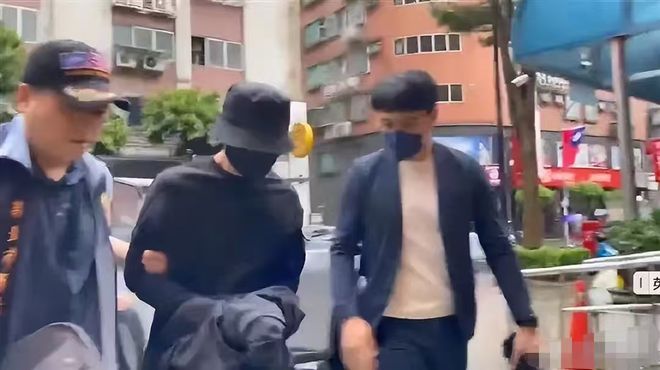 演员贾静雯回应丈夫被警方拘提：震惊不已孩子目睹父亲被上铐！